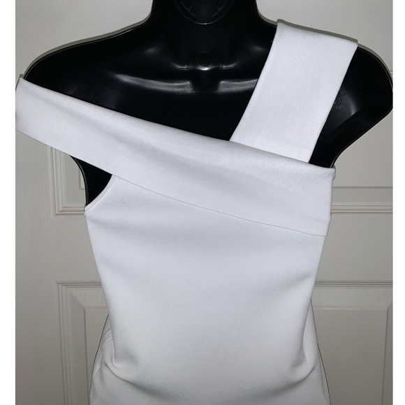 Alice & Olivia Arletta Asymmetric Cropped Sweater In White - Picture 11 of 14